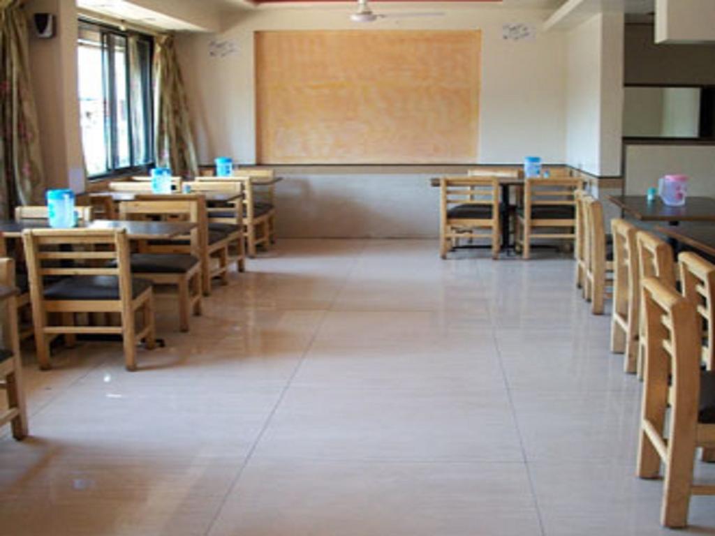 Hotel Tourist International Pune Esterno foto