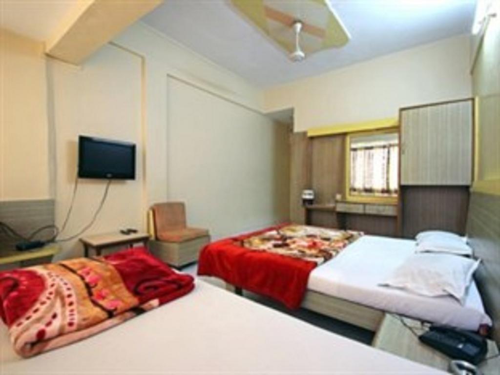 Hotel Tourist International Pune Esterno foto