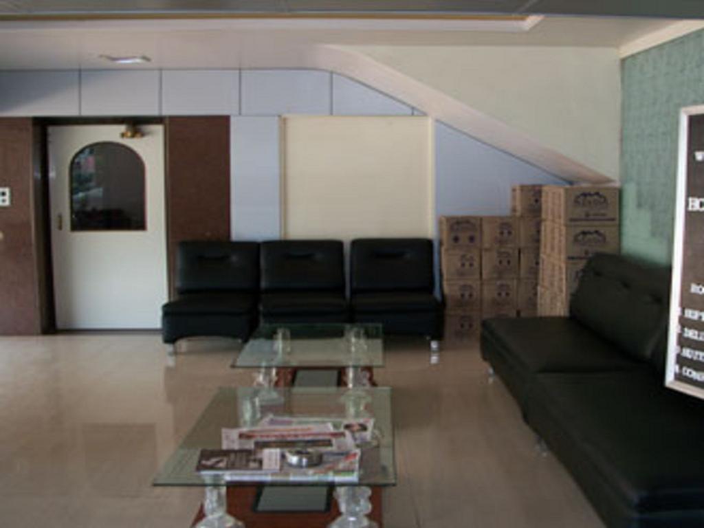Hotel Tourist International Pune Esterno foto