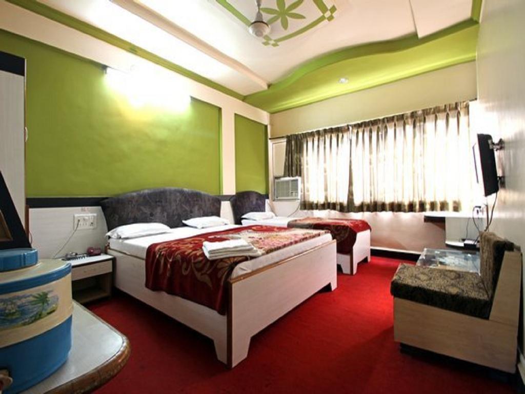Hotel Tourist International Pune Esterno foto