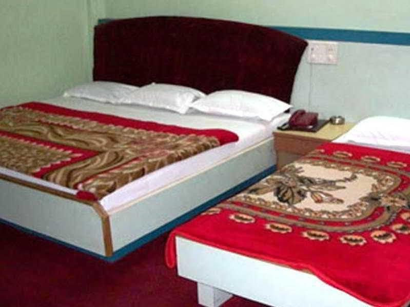 Hotel Tourist International Pune Esterno foto